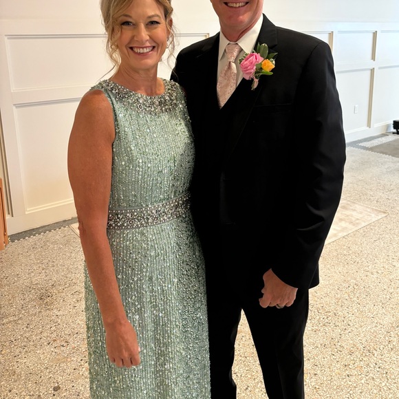 Macduggal mother of bride dress.    Worn one day.  Size 8.  Im 5-6. - Picture 5 of 5